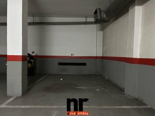 Location Parking voiture  Calle lluna. Garaje en alquiler en centro