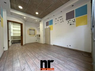 Rent Business premise  Calle tamarit. Local comercial en alquiler en sant andreu, ripollet