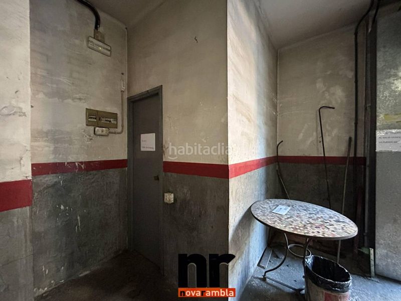 Foto d6d1cb4c-d3a8-43e9-a22c-eccf4aff3212. Local comercial a Casc Antic Ripollet