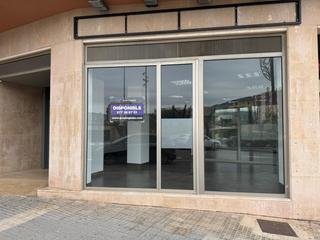 Lloguer Local Comercial a Via augusta 35. Céntrico local, excelente estado,luminoso,salida humos,aire acon