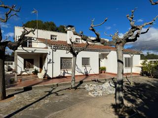 Xalet a Valls. Magnífico chalé individual,gran parcela,piscina,a 5 minutos del