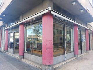 Rent Business premise in Avinguda de l'onze de setembre 15. Amplio local,buena situación,muy cerca mercadona,fácil acceso