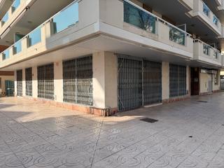 Lloguer Local Comercial  Carrer major. Amplio local, muy bien situado,al lado paseo jaime i.en zona de