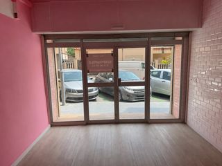 Lloguer Local Comercial a Carrer de florenci vives 8. Tarragona,céntrico local comercial, recién reformado, impecable