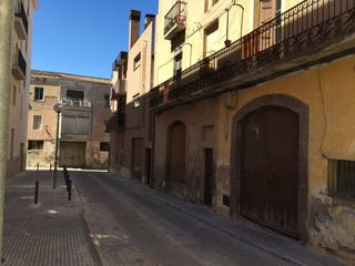 Local Comercial a Carrer sant benet 4. Amplio local comercial en el centro de valls