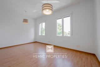 Piso en Calle vallehermoso 53. Vivienda con encanto, luz natural y gran potencial en edificio c