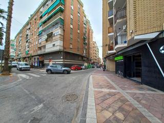 Parking coche en Avenida estacion 22. Plaza de garaje con trastero y punto de recarga en el centro de