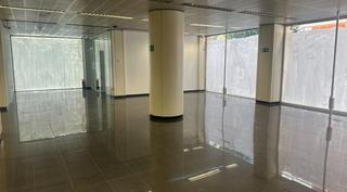 Lloguer Local Comercial a San Miguel. Local comercial con gran visibilidad en el centro de murcia