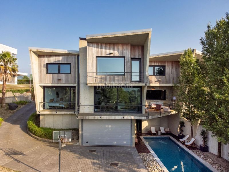 Foto 1e259f0f-42e7-44f9-a7af-e446e5155d27. Chalet exclusiva villa de lujo en donostia con licencia turística con piscina, jardín y máximas prestaciones en Donostia - San Sebastián