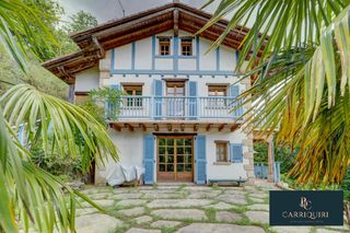 Maison à Etxalar. Impresionante casa vasca con orientación sur y vistas panorámica