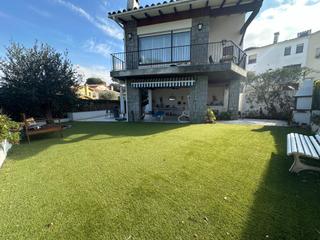Doppelhaus in Roca del Vallès (La). Magnífica casa pareada amb vistes al montseny, la roca del vallè