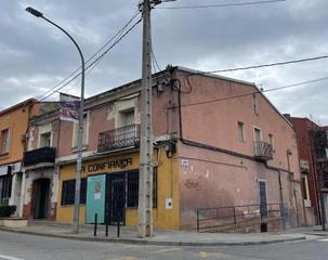 Edifici a Roca del Vallès (La). Parcella cèntrica a la roca del vallès
