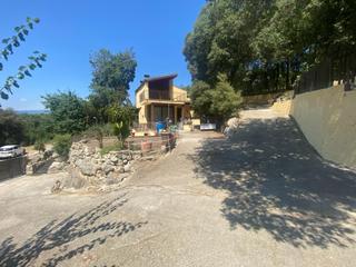 Casa en Llinars del Vallès. Casa unifamiliar a quatre vents amb ampli jardí i annex independ