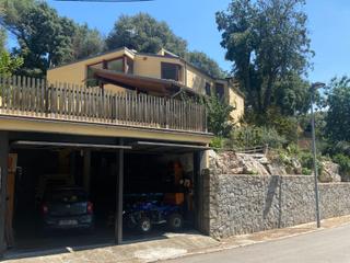 Casa a Llinars del Valls. Casa unifamiliar a quatre vents amb ampli jard i annex independ