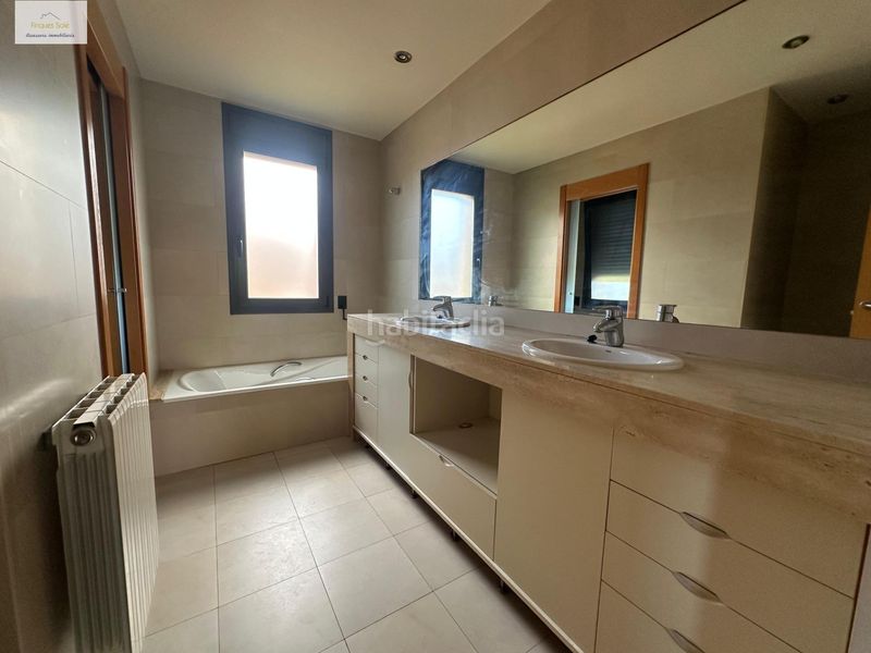 Foto 712881cf-0b67-495c-868c-21ed534a3870. Casa amb calefacció aparcament piscina a Roca del Vallès (La)