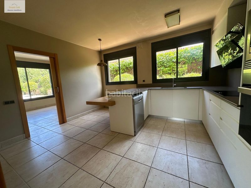 Foto ff3eb3fd-d8ca-4398-b866-f6d7a1b59180. Casa amb calefacció aparcament piscina a Roca del Vallès (La)