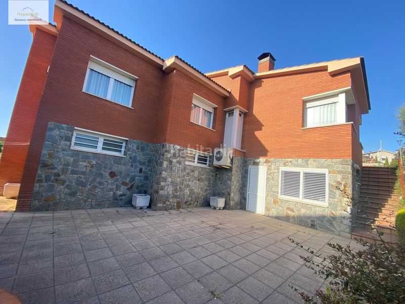 Foto 46ffc2c1-3b83-481b-831b-fbc81fe202f3. Casa amb calefacció aparcament a Roca del Vallès (La)
