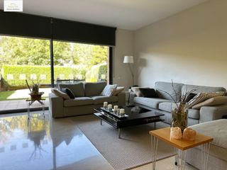 Reihenhaus in Cabrils. Magnífica casa adossada amb jardí a cabrils