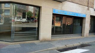 Alquiler Local Comercial en Avda. de roma 89. Local comercial a bona zona comercial esta equipat amb despatx i