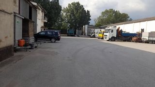 Alquiler Local Comercial en Camí del mas. Local comercial con calefacción y aire acondicionado