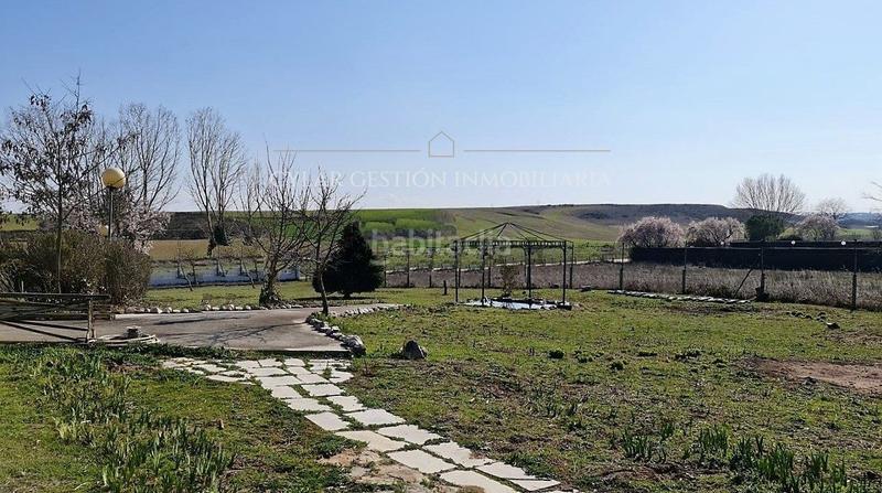 Foto f506f726-3ac2-4fd2-8a3c-d05a1569cbab. Casa con riscaldamento parcheggio in Villares de la Reina