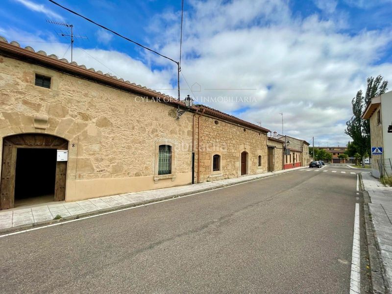 Foto 5878563d-91f3-4377-8455-c89cd371da50. Casa amb aparcament piscina a Monterrubio de Armuña