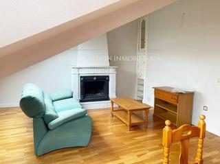 Rent Penthouse  Sierpes. Ático abuhardillado en alquiler  junto al palacio de congresos
