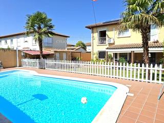 Maison jumelée  Tenca. Chalet pareado con piscina privada en urb. villas de valdelagua
