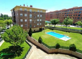 Pis  Alcalde gil ramírez. Piso exterior con piscina y garaje en los alcaldes.  salamanca