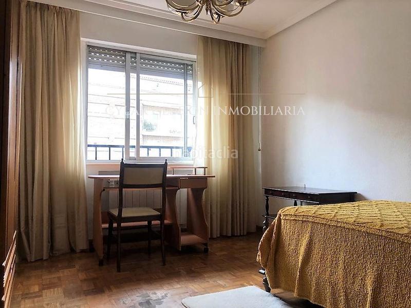 Foto f8a53340-b3aa-4dad-984c-fbd75b8674ae. Flat with heating in Carmelitas Salamanca