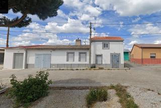 Casa  Fuente. Casa independiente con jardín en gajates a 37 km de salamanca