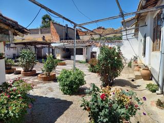 Haus  Santiago criado. Finca urbana de 953 m con vivienda, patio y huerto en el centro