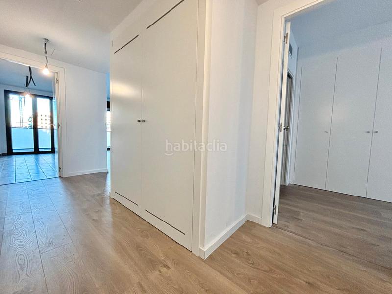 Foto a2d0ab1a-de09-4252-890c-00e456ee58d2. Alquiler piso alquiler temporal- obra nueva con piscina y garaje en Viladecans