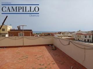 Casa a Adra. Amplia vivienda en puente del rio adra