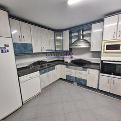 Casa a Adra. Gran vivienda en adra de 4 dormitorios en zona del cercado