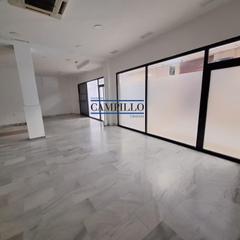 Rent Business premise in Adra. Se alquila local comercial en pleno centro de adra, galeria cent