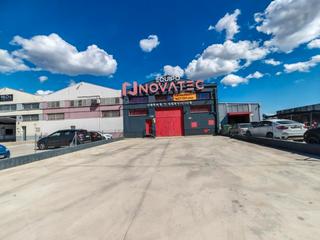 Miete Fabrikhalle in Canovelles. Ref. tot-2391 nave en alquiler de 475 m2 con patio de 320 m2 en