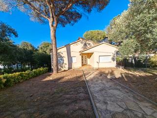 Alquiler Casa en Lliçà d´Amunt. Casa de 232 m2 en alquiler en urb. de lliçà d'amunt con parcela