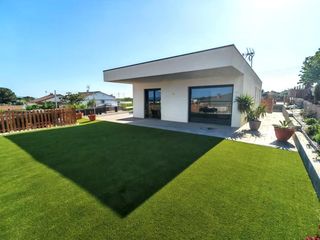 House in Lliçà d´Amunt. Casa de 90m2 y 20 m2 de porche en urb. de lliçà d'amunt con parc