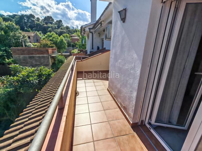 Foto 41ca3d70-b583-464c-82c5-557d361567af. Casa adossada amb xemeneia calefacció aparcament a Lliçà d´Amunt