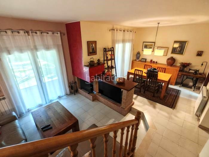 Foto 56d40f5c-3e75-446f-853c-550f9894cf58. Casa adossada amb xemeneia calefacció aparcament a Lliçà d´Amunt