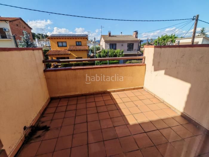 Foto 59aab462-b45c-4c8e-bda9-4d131e70e834. Casa adossada amb xemeneia calefacció aparcament a Lliçà d´Amunt
