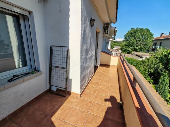 Foto 82898b91-1542-4d25-95d6-e0d844a6bb38. Casa adossada amb xemeneia calefacció aparcament a Lliçà d´Amunt