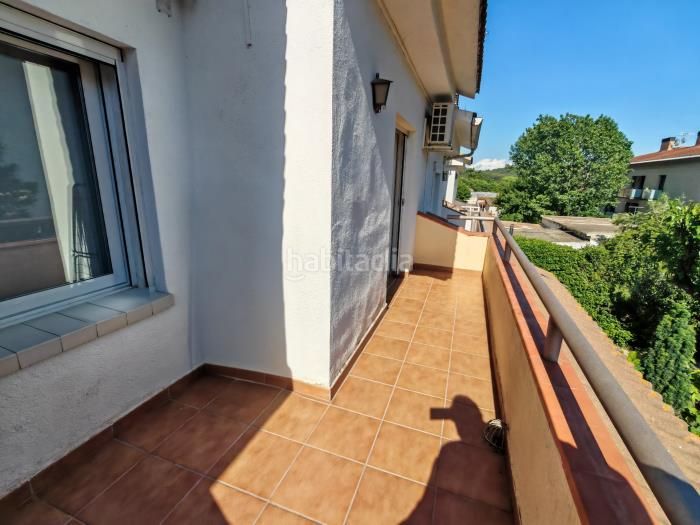 Foto d18c13c3-4acd-4c57-b818-fd732428f841. Casa adossada amb xemeneia calefacció aparcament a Lliçà d´Amunt