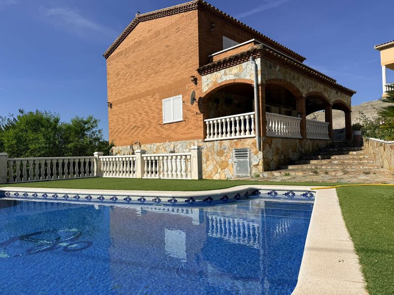 Foto 3aa7a8a0-bb2c-4591-823a-b7cf1612fe7f. Chalet con riscaldamento parcheggio piscina in Olèrdola