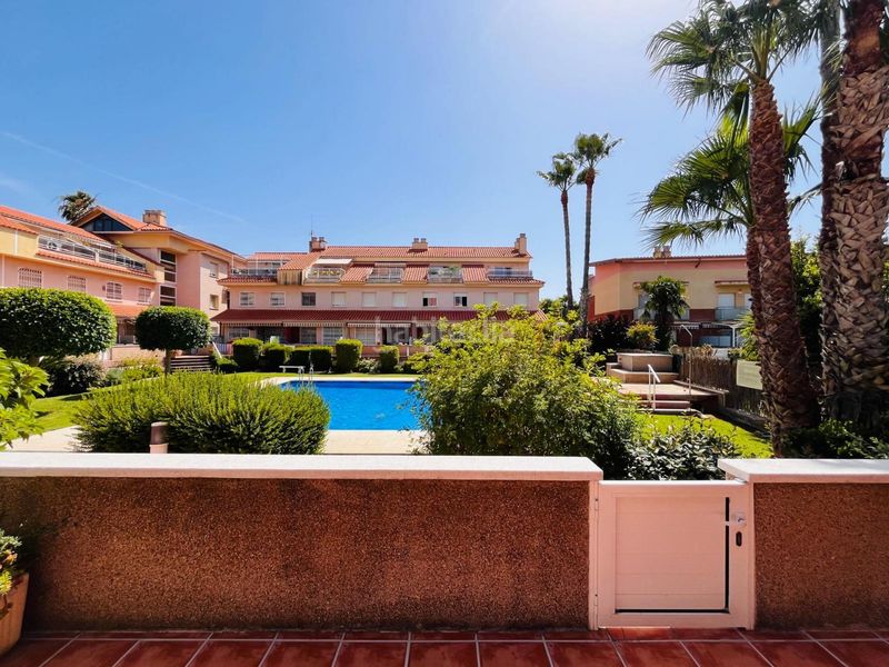 Foto b66e6488-db14-4915-b7a2-50d2f6eca8e7. Maison jumelée avec chauffage parking piscine dans Les Salines-Pla de Sant Pere Cubelles