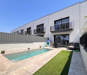Casa adossada  De la portadora. Bonita casa con piscina en venta a 10 min de la playa  en vilano
