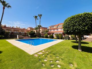 Casa a schiera in Les Salines-Pla de Sant Pere. Exclusiva casa adosada a 2 minutos de la playa en lamota de sant