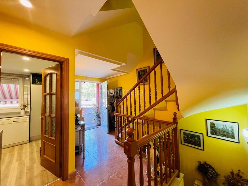 Foto 4f91b550-d8cc-47c5-8de6-b410cb105920. Casa adossada amb calefacció aparcament piscina a Cubelles