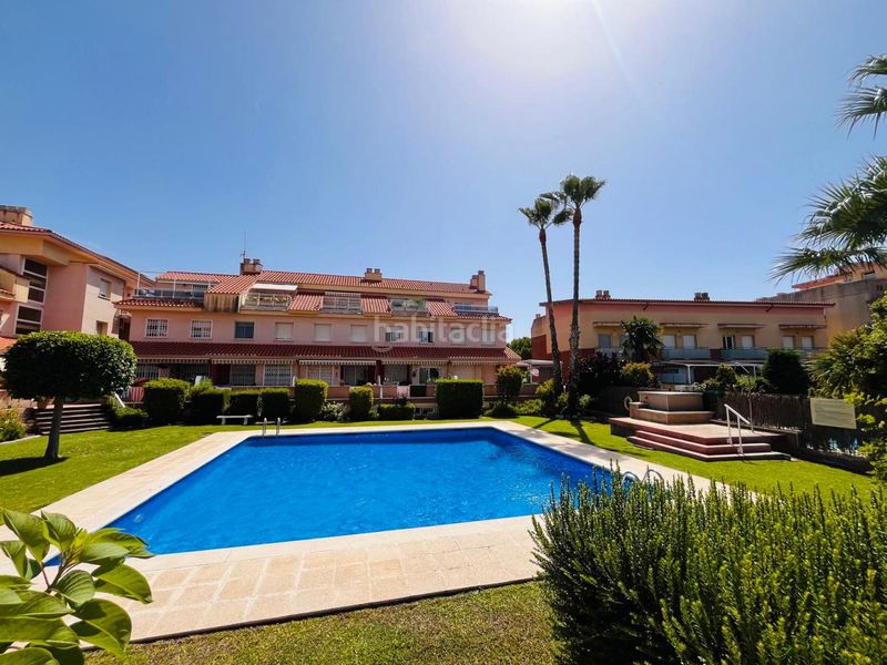 Foto bfde4137-8346-4b69-841d-521cbbb23f3e. Casa adossada amb calefacció aparcament piscina a Cubelles